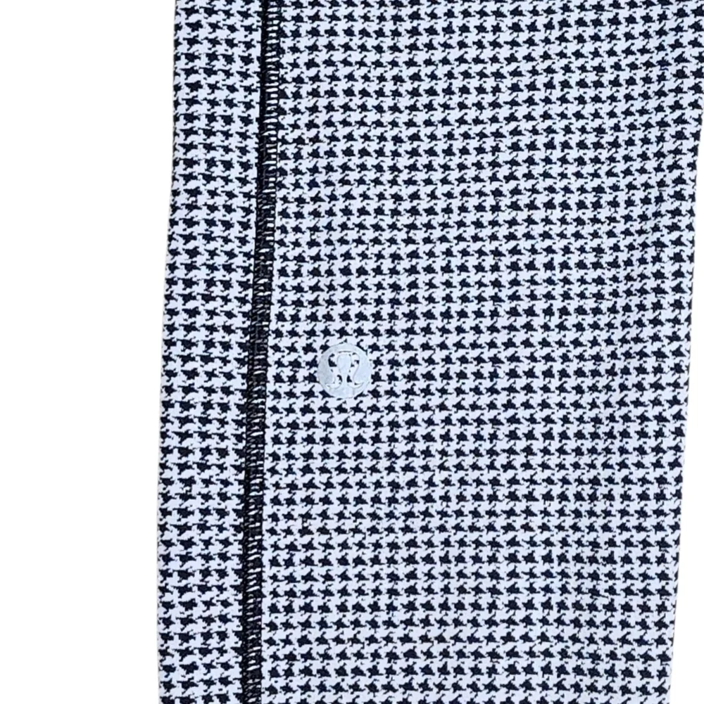 Lululemon Speed Up Tight 28” *Luxtreme Size 4 Teeny Tooth White Black